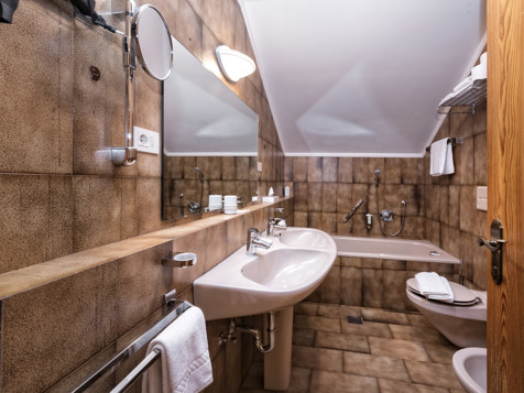 Advance Apartment image 9