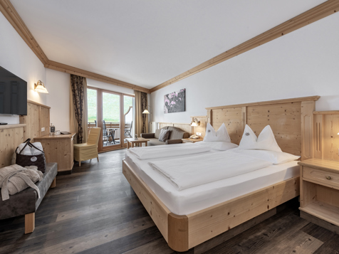 Alpenrose Room image 10