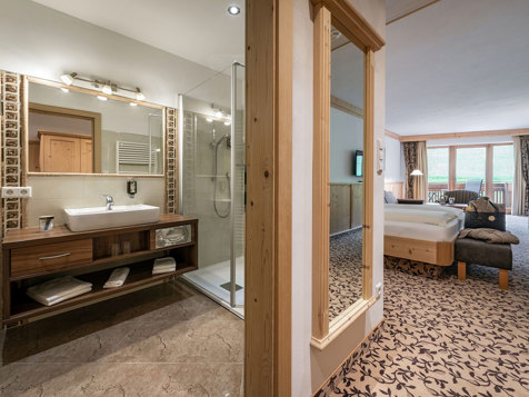 Alpenrose Room image 5