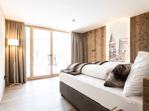 "Alpia" wood-panel suite image 1