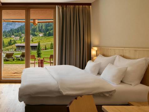 Alpine Serenity Spa Suite image 3