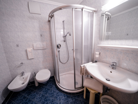 Apartment 11 image 8