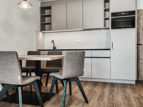 Apartment 2 & 4 image 3