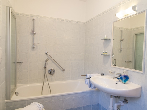 Apartment 3 image 1