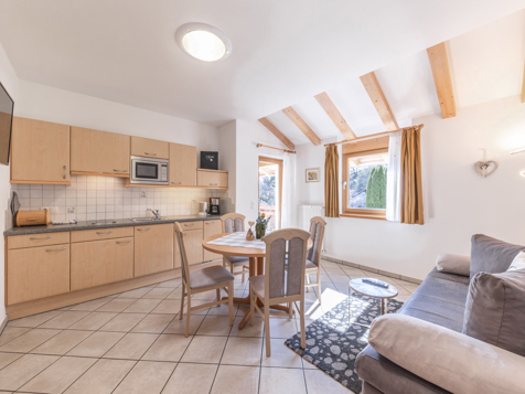 Apartment 3 image 11