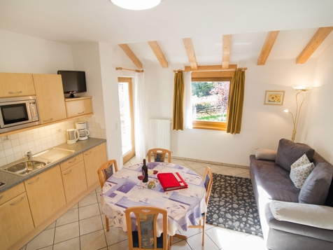 Apartment 3 image 3