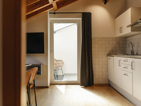 Apartment B image 15