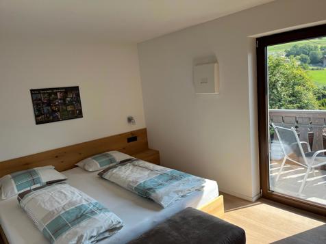 Apartment C image 11
