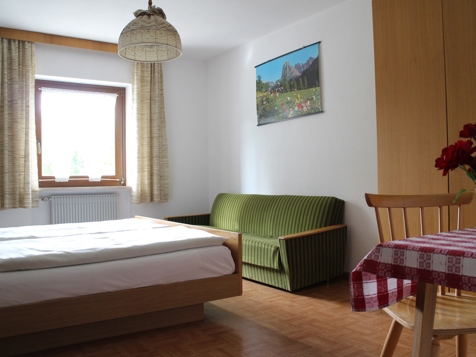 Apartment D image 8