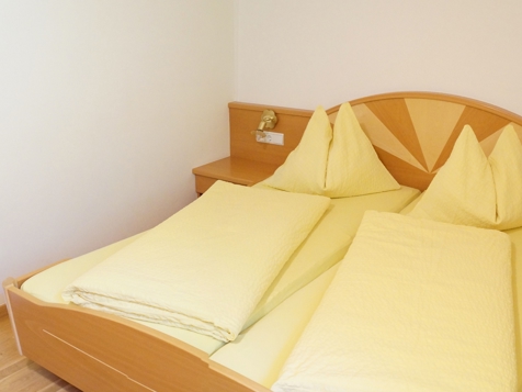 Apartment Yellow Sun image 4