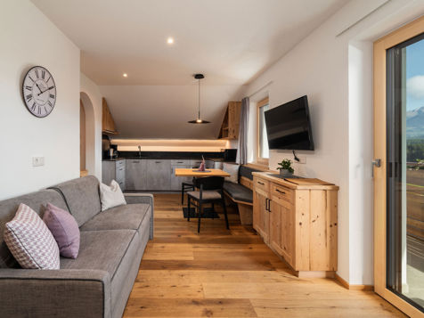 App. Living 02 image 12