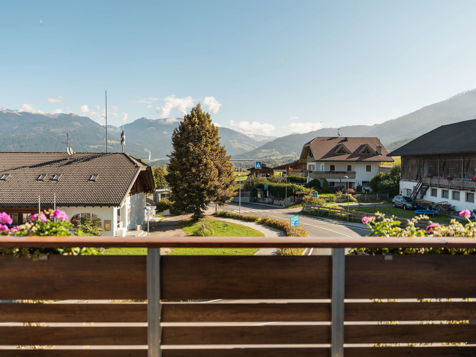 App. Living 02 image 28