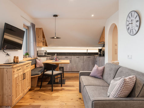 App. Living 03 image 10