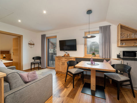 App. Living 03 image 7