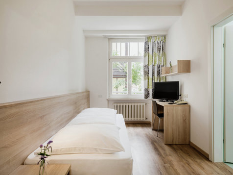 Basic single room image 2