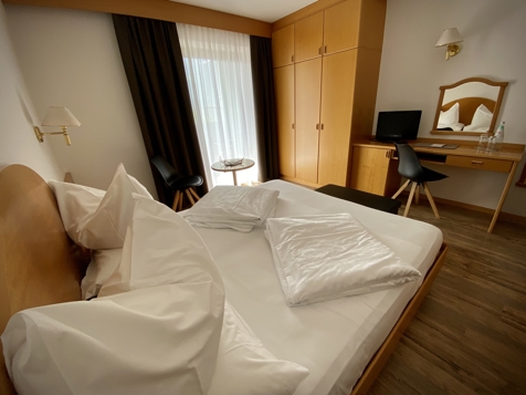 Business double room executive image 6