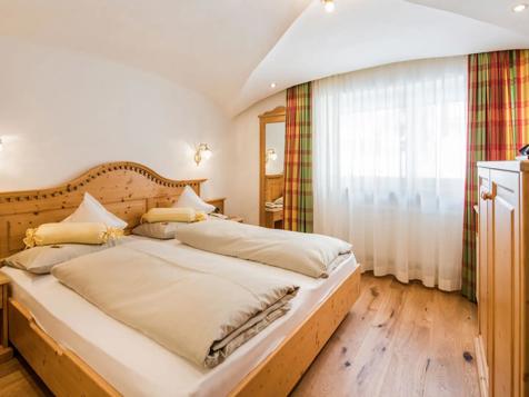 Camera matrimoniale nord senza balcone image 3