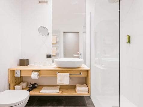 Camera matrimoniale sud con balcone image 5