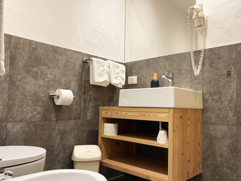 Camera tripla 4 con balcone  image 3