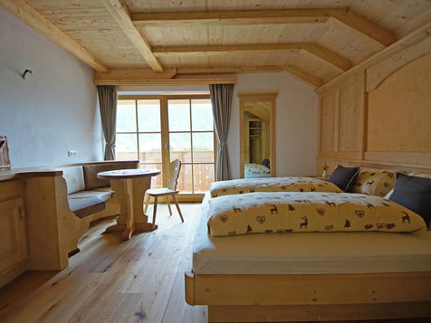 CAMERE in larice e cirmolo IN AGRITURISMO A LA VAL image 5