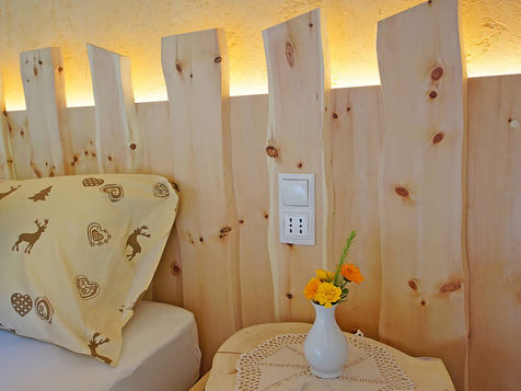 CAMERE in larice e cirmolo IN AGRITURISMO A LA VAL image 9