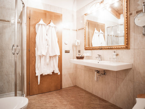 Category E Suite GUSTAV image 8