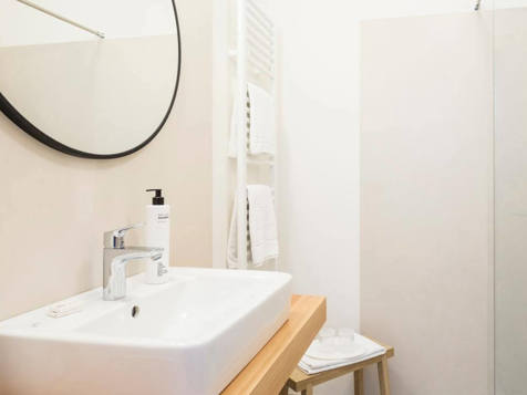 Chalet Juniorsuite Camera alta lato sud con loggia image 3