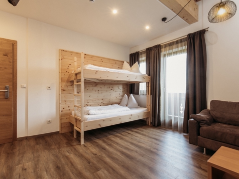 Chaletsuite mit Naturholz image 30