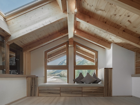 "Cirmolo" Chalet Suite - The Eagle's Eyrie image 7