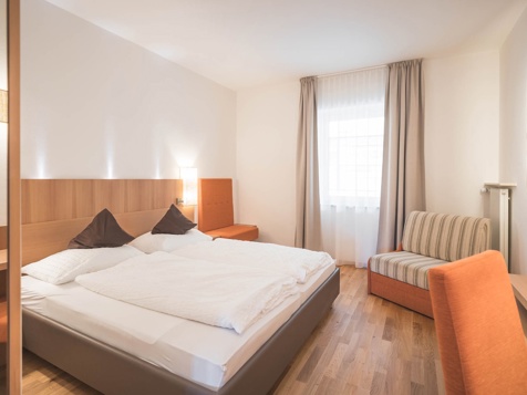 Classic double room image 2