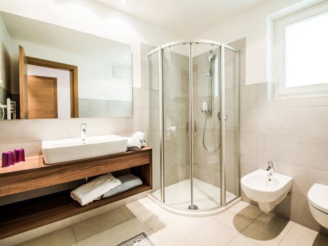 Classic double room image 3