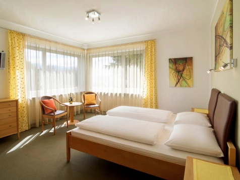 Comfort double room with east-facing balcony image 4