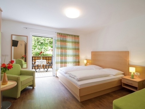 Comfort double room with west-facing balcon image 1