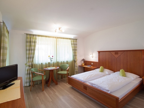 Comfort double room with west-facing balcon image 2