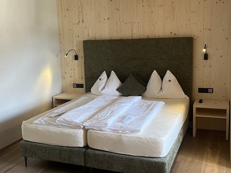 Comfort Suite Villageview image 1