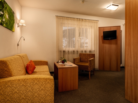 comfort triple room with balcony image 8