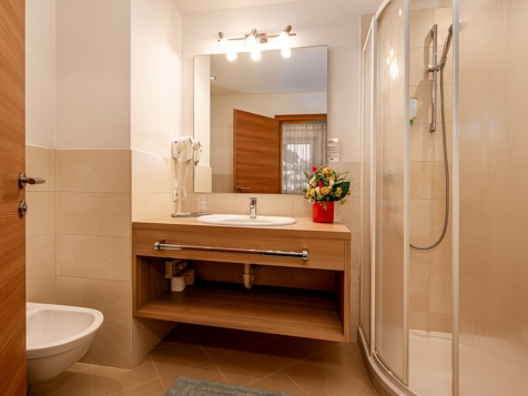 comfort triple room with balcony image 9
