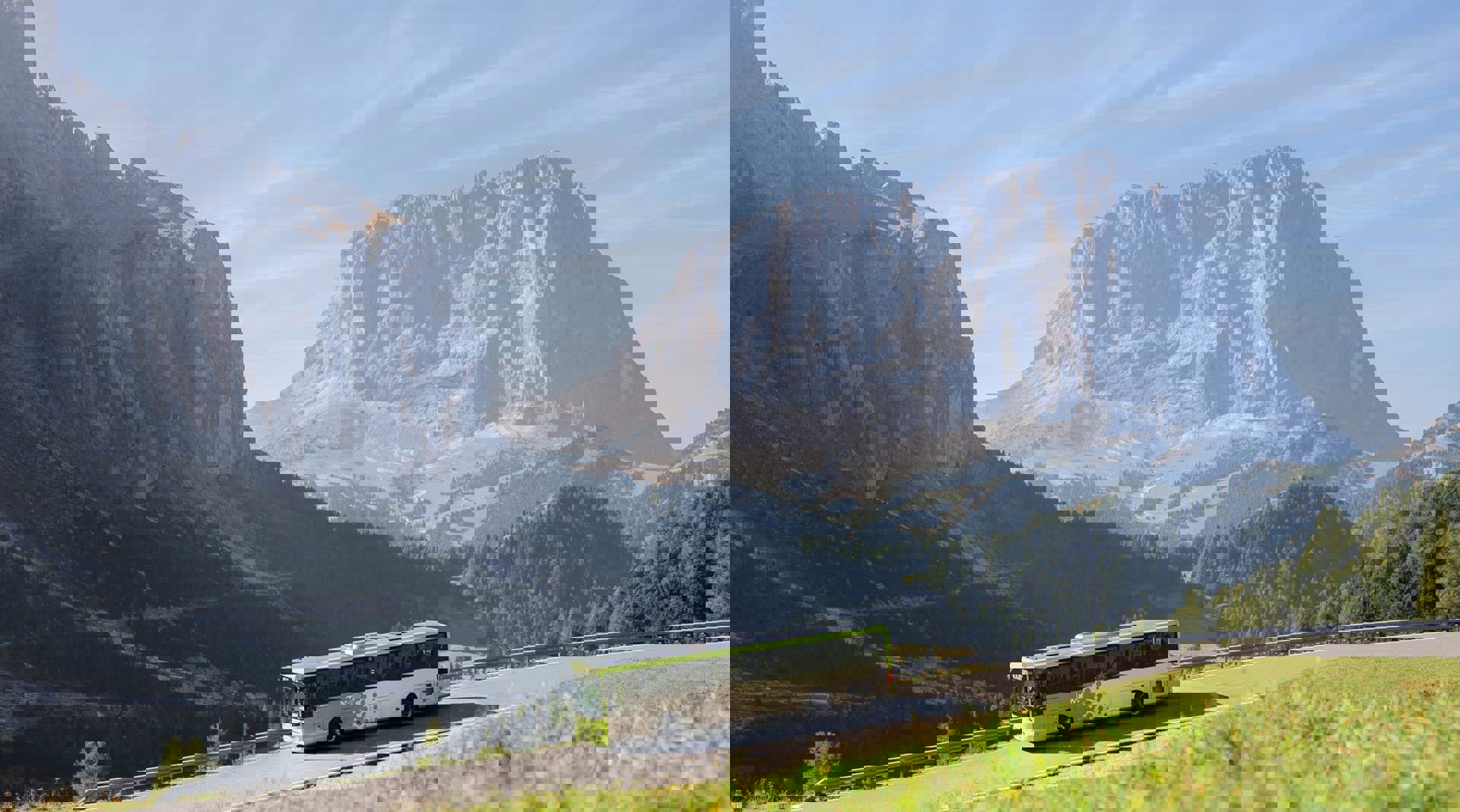 Con i mezzi pubblici nelle Dolomiti Con i mezzi pubblici nelle Dolomiti