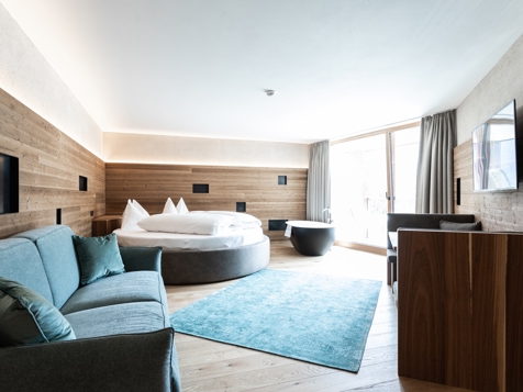 "Curuna" romantic suite image 2