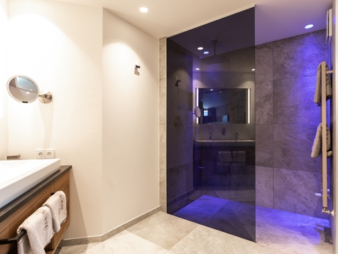 "Curuna" romantic suite image 4