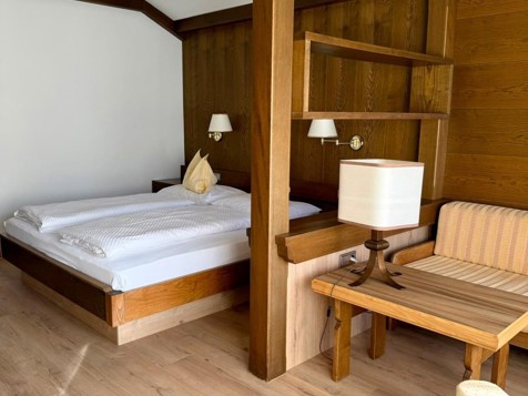 Deluxe double room with balcony and lake vieuw image 1