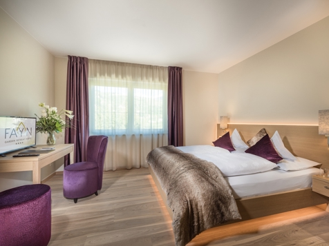 Deluxe double room with balcony image 10