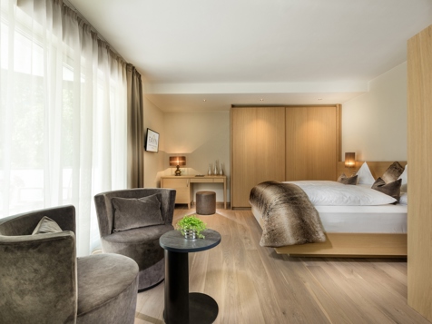 Deluxe double room with balcony image 20