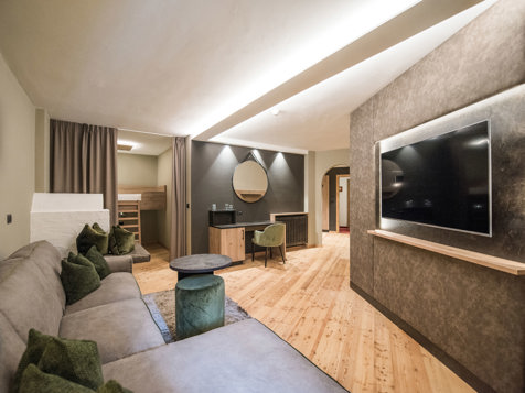 Deluxe Family Suite image 5