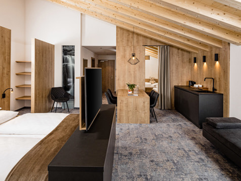 Deluxe-Family Suite image 1