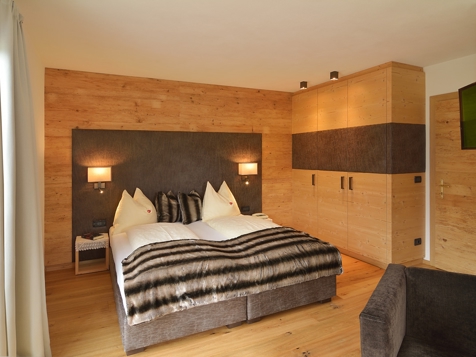 Deluxe room image 2