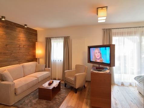 Deluxe room image 8