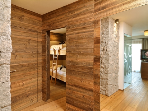 Deluxe room image 9