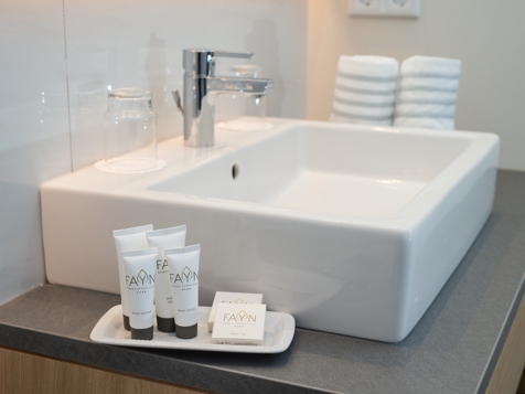 Deluxe single room with balcony image 2