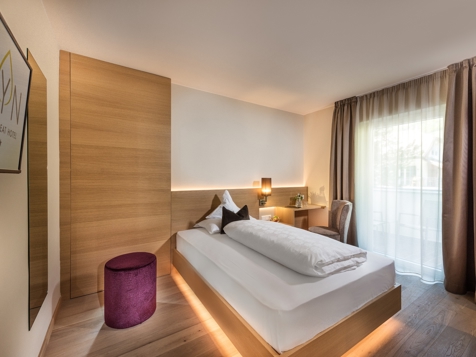 Deluxe single room with balcony image 4